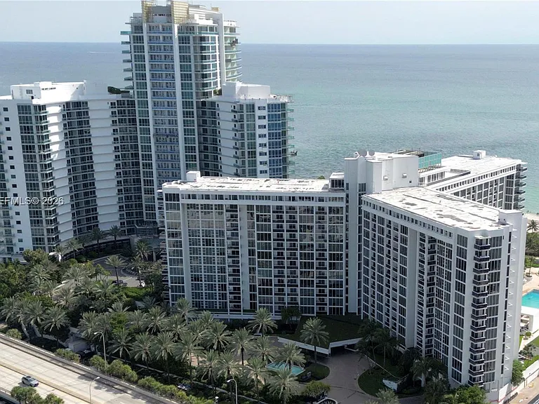 10275 Collins Ave #323 — Photo 2