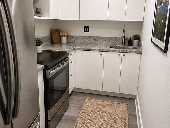 5th image of 3000 Riomar Street #210