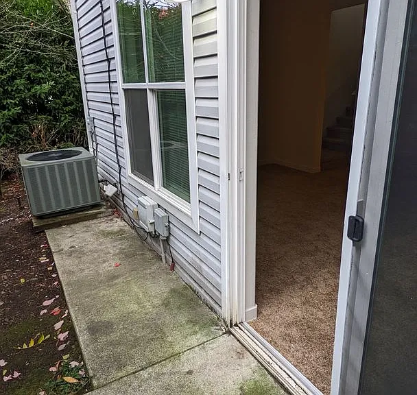 Halsey East Townhomes — Photo 143