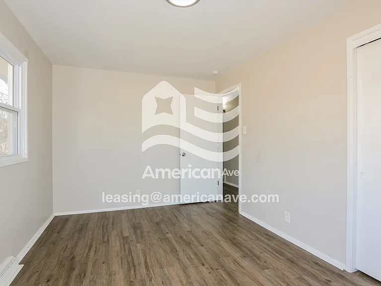 526619_007_wm_-_main_bedroom_13529450.jpg