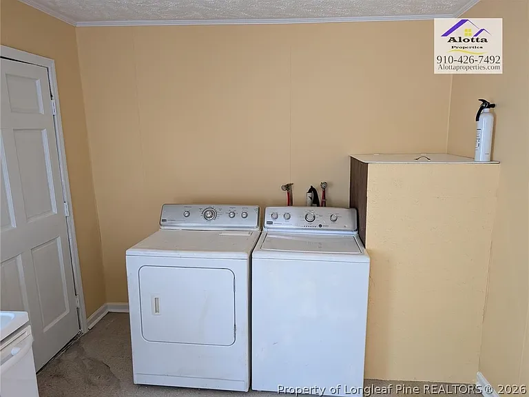400 McLeod Rd — Photo 9