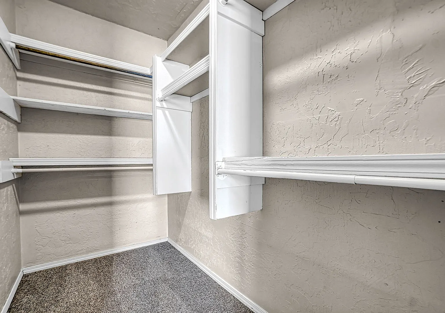 $899 Move In Special - Spacious 3-bedroom townhome for rent! — Photo 1