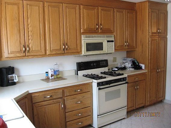 ...with Sliding Glass Doors to Backyard!