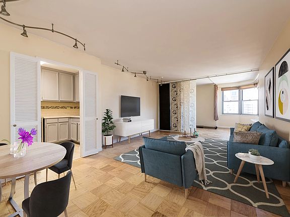 3rd image of 7025 Yellowstone Blvd APT 17B