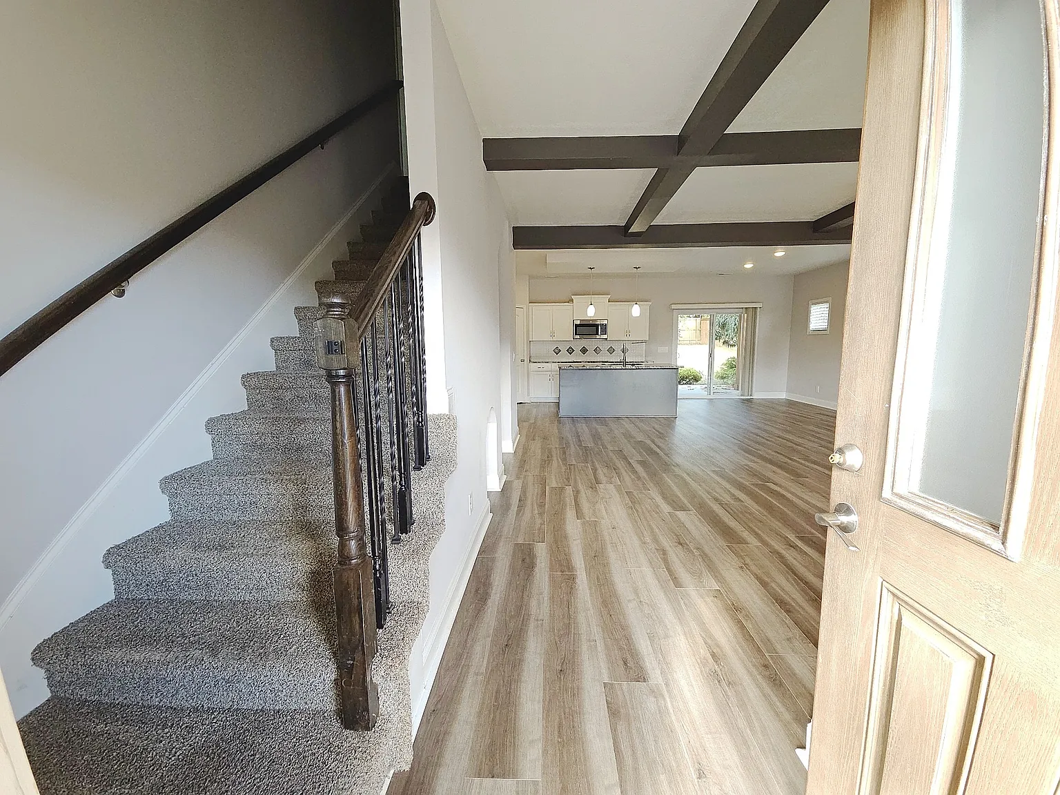 4 bed, 2560 sqft, $2,700 — Photo 2
