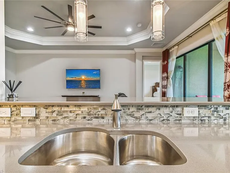 11541 Stonecreek Cir W — Photo 12