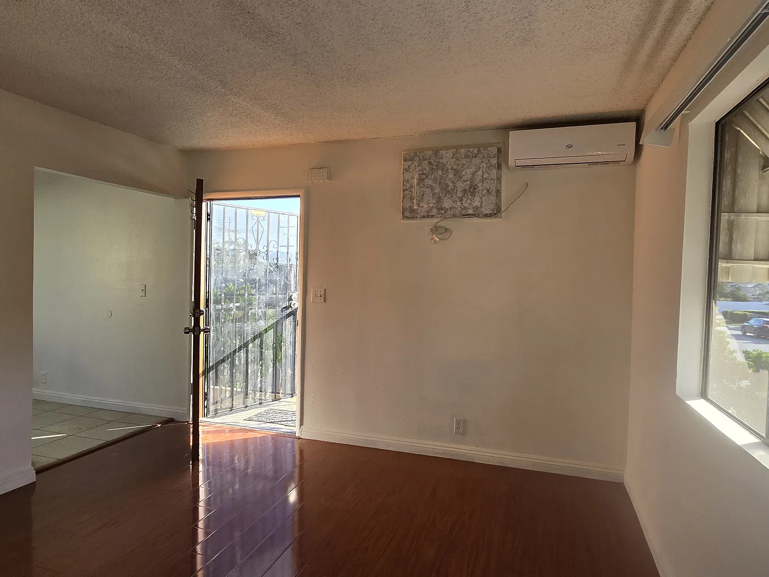 2 bed, 800 sqft, $2,100 — Photo 2