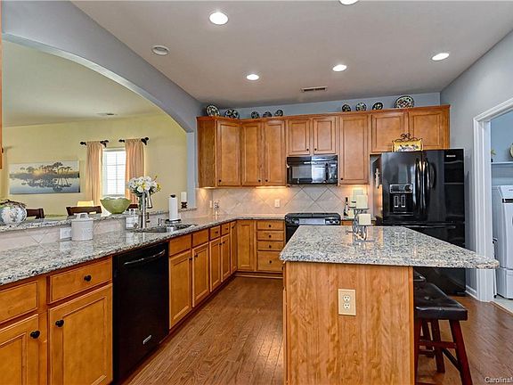 4th image of 2093 Kennedy Dr