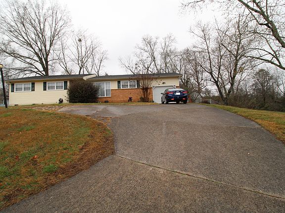 2nd image of 5742 Lyle Cir