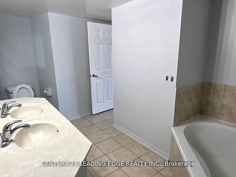 18 Valley Woods Rd #Penthouse 204 — Photo 25