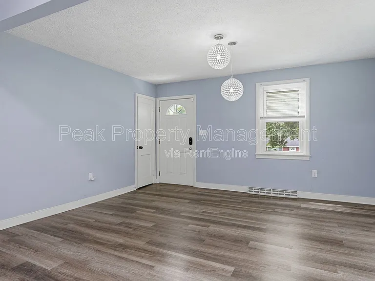 421 Saint Luke St — Photo 4