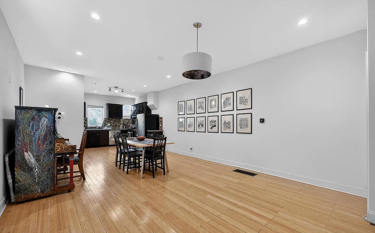 4 bed, 2000 sqft, $3,200 — Photo 4