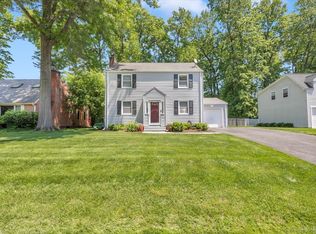 28 Seneca Rd, West Hartford, CT 06117