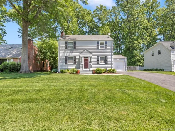 28 Seneca Road, West Hartford, CT 06117