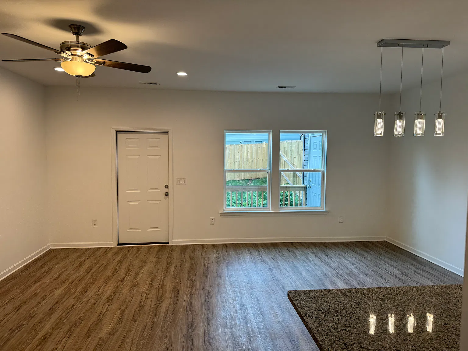 3 bed, 2.5 bath, 1575 sqft, $1,900 — Photo 4