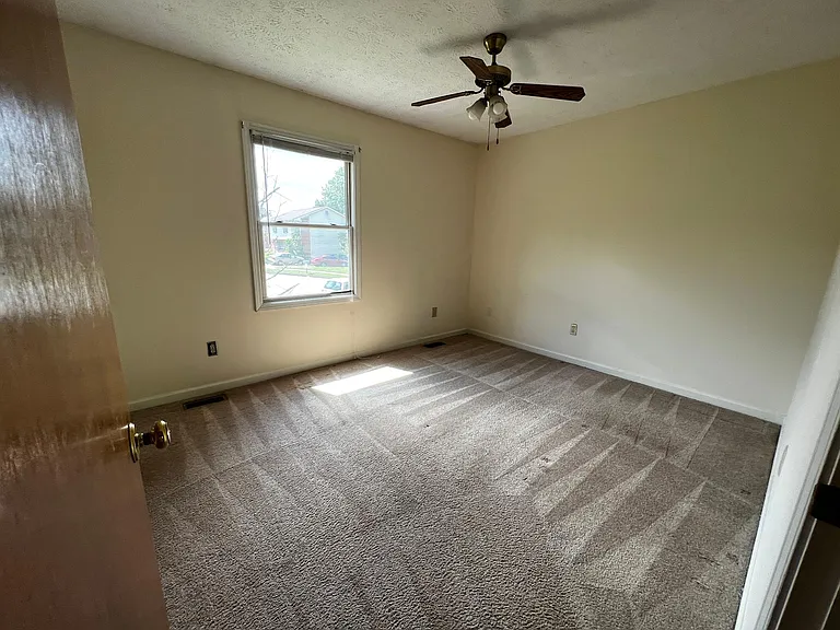 241 Creekside Ct #B — Photo 10