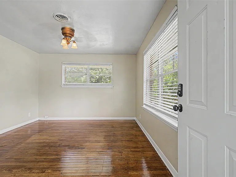 802 Cline St — Photo 3