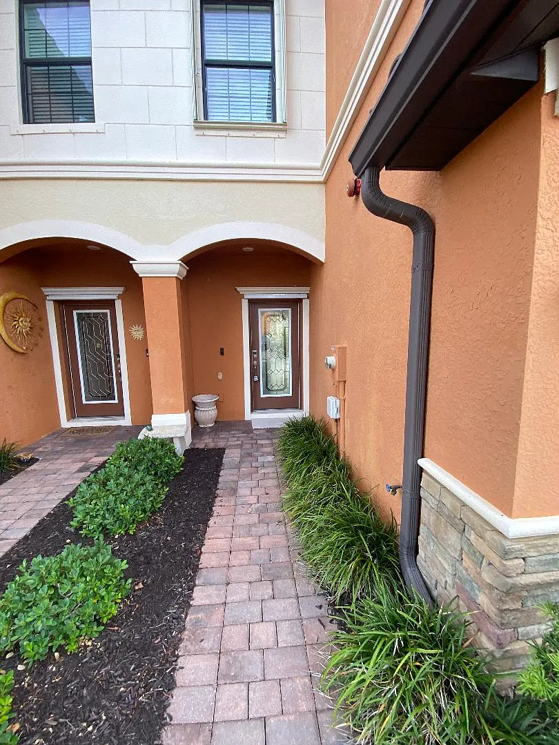 3 bed, 2.5 bath, 1949 sqft, $2,500 — Photo 2