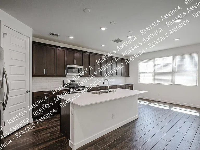 1051 E Armstrong Way — Photo 11