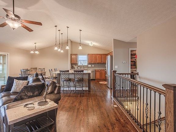 3rd image of 10230 Desmond Ct