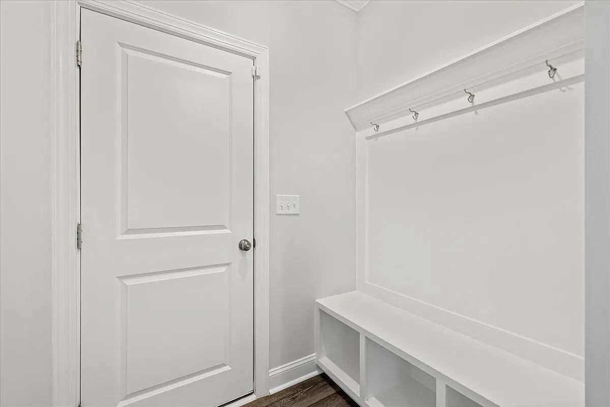4 bed, 2.5 bath, 2465 sqft, $2,400 — Photo 2