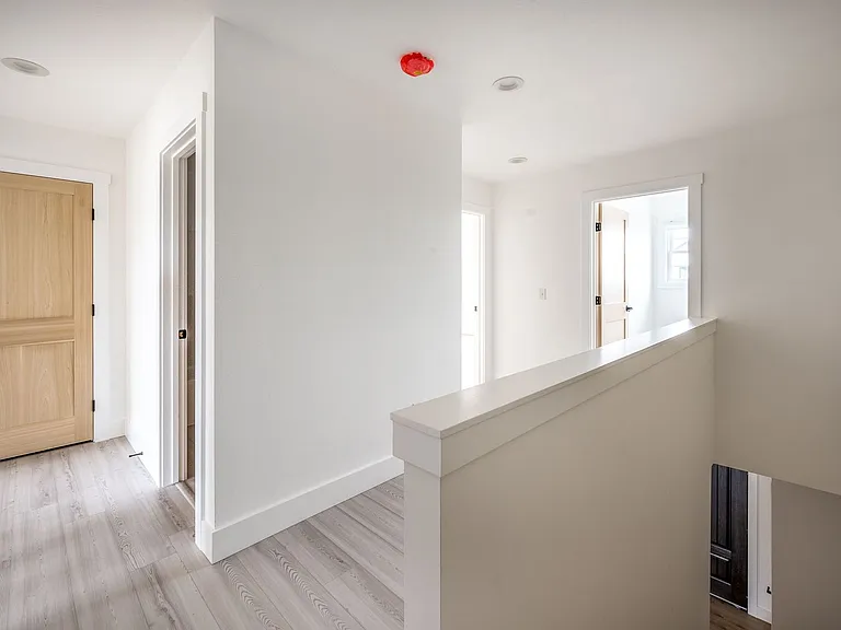 2046 Noble Dr — Photo 12