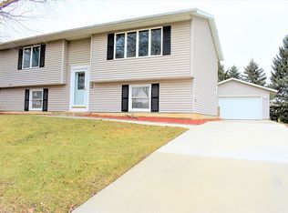 1427 Erik Rd, Cedar Falls, IA 50613