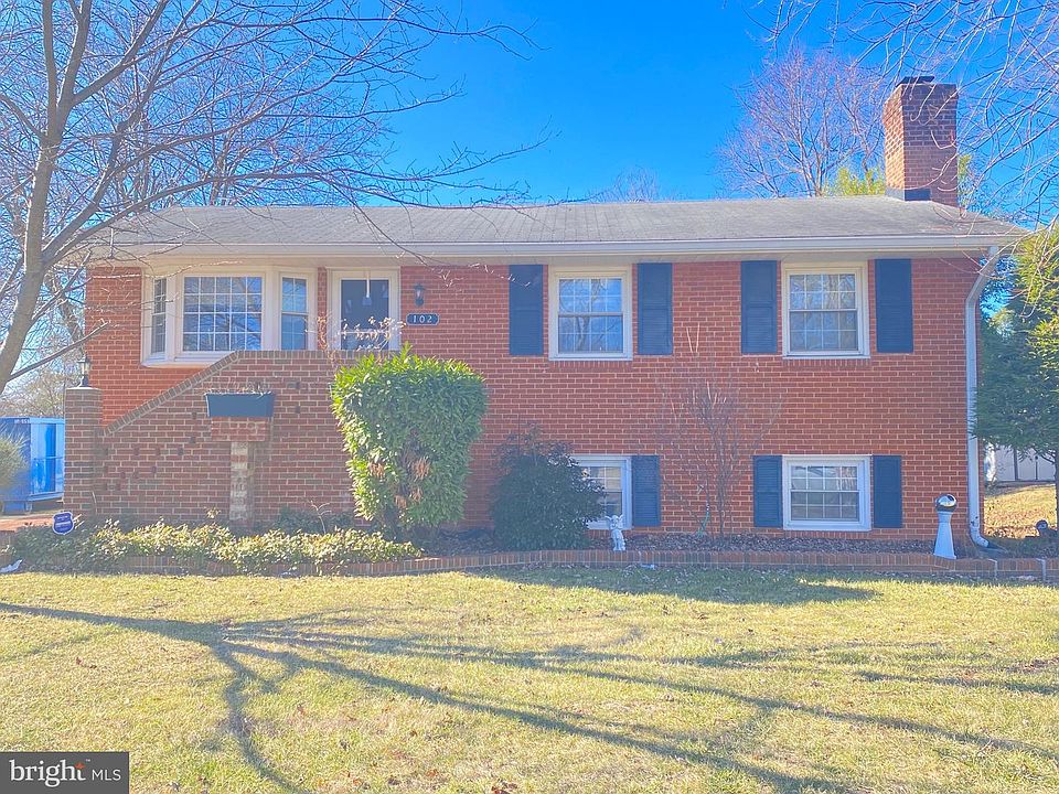 1st image of 102 E Poplar Rd