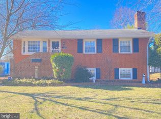 102 E Poplar Rd, Sterling, VA 20164