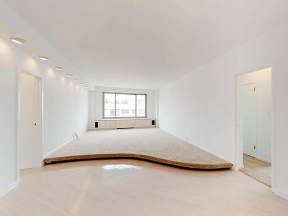 4th image of 1408 2nd Ave #33G