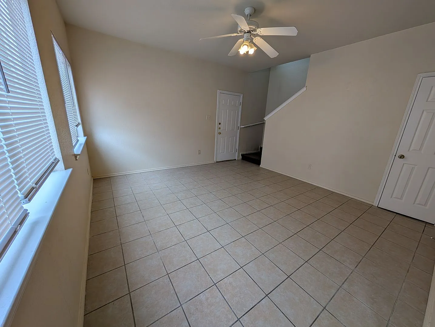 885 887 Sagewood trl — Photo 2