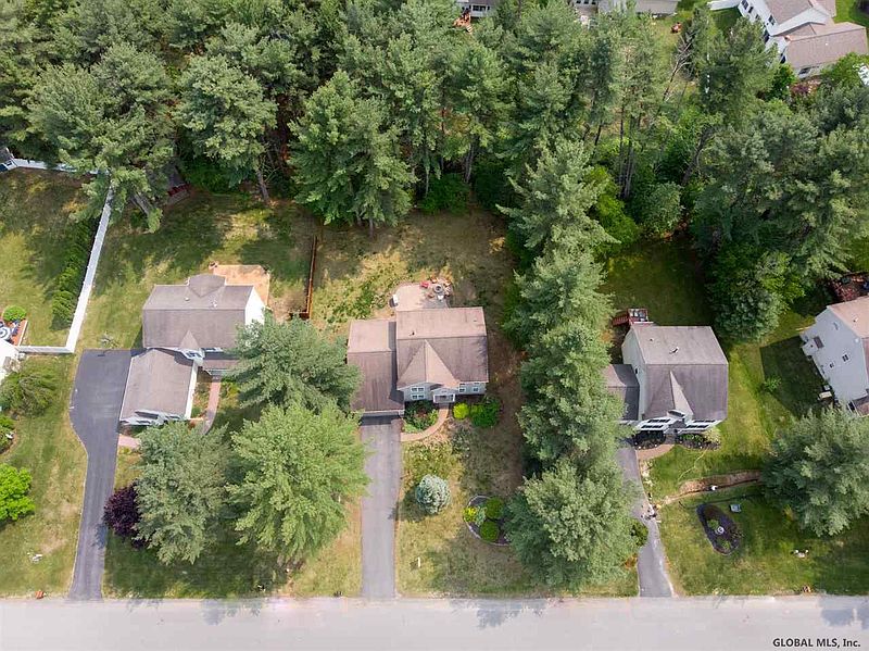 3rd image of 39 SARA JEN Drive