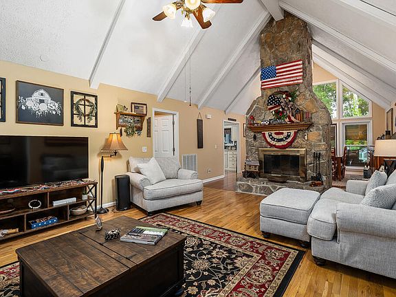 5th image of 1485 Hillsdale Dr
