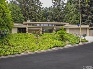 15833 Castlewoods Dr, Sherman Oaks, CA 91403