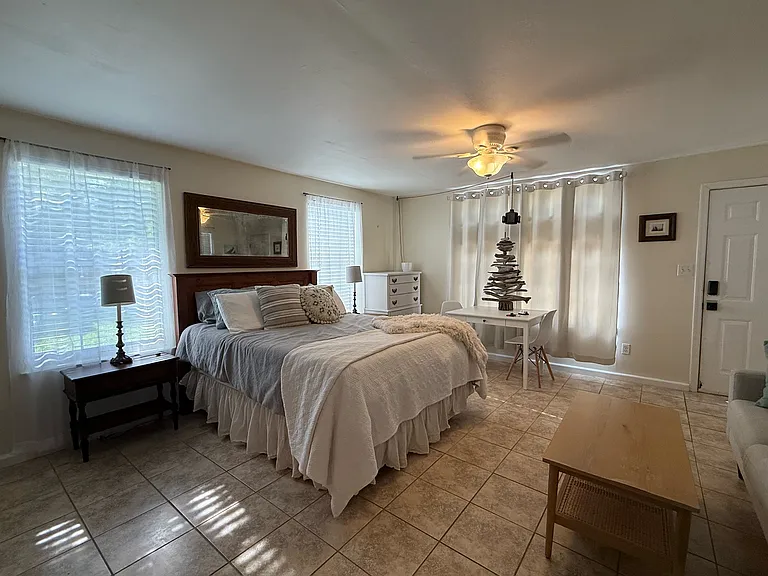 509 Live Oak St #1 — Photo 2