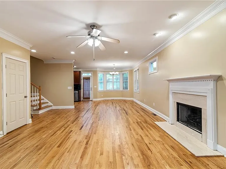1199 Foster Pl NW — Photo 2