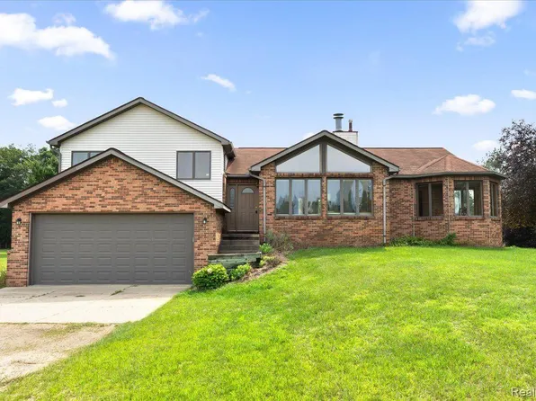 5360 N Owosso Rd, Fowlerville, MI 48836