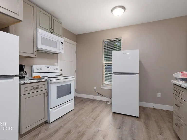 265 S Poplar Ct #E — Photo 5