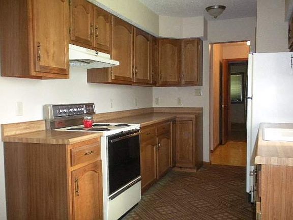 4th image of 2809 SE Greenfield Ct
