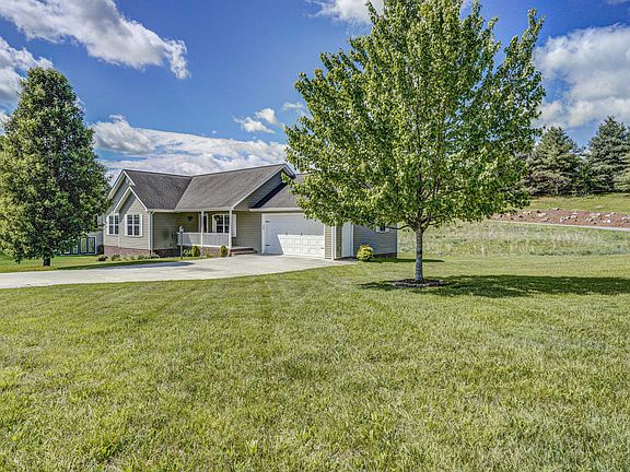 4th image of 17500 Bridle Dr