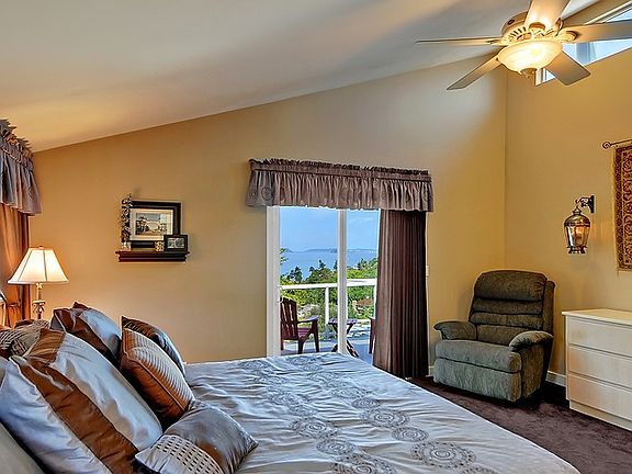 Main floor master & deck.