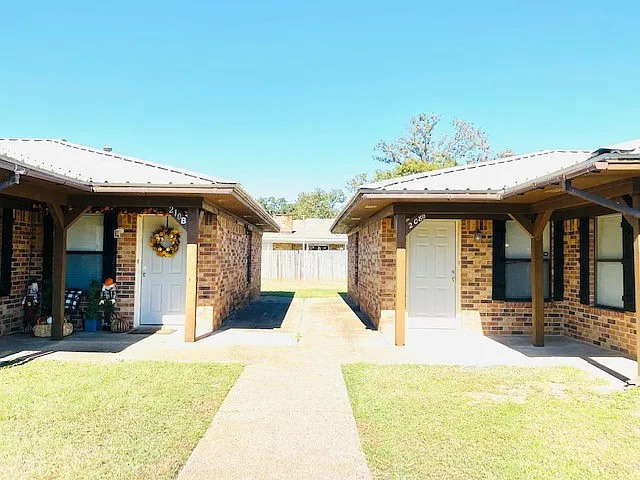 3 bed, 1026 sqft, $975 — Photo 2