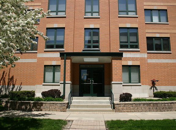 3rd image of 1636 Ashland Ave Unit 302