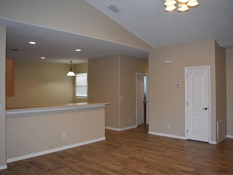 1040 Venetian Dr #203 — Photo 5