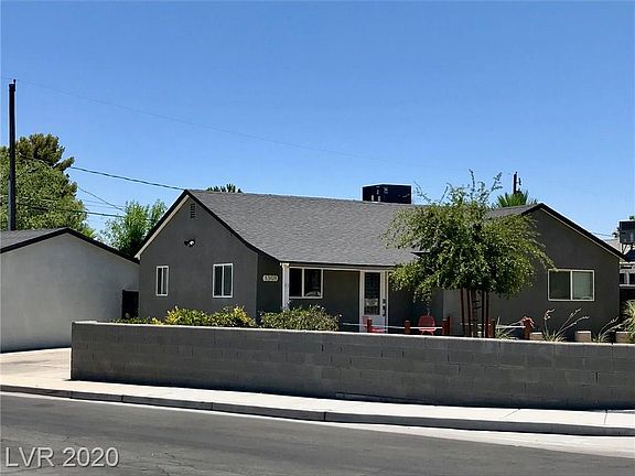 2nd image of 1301 Melville Dr