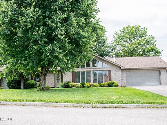 2nd image of 425 Meadowlake Cir
