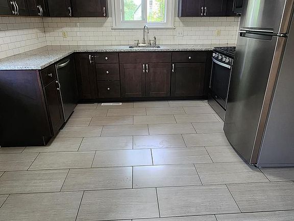 3rd image of 225 Deptford Rd