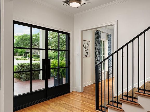 3rd image of 1015 Gaston Ave