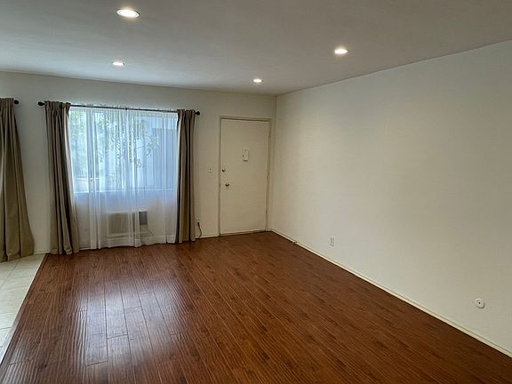5th image of 1400 N Fairfax Ave #4