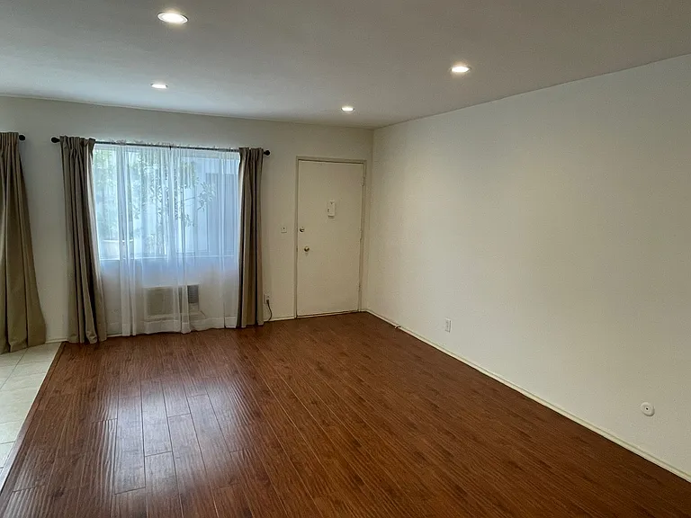 1400 N Fairfax Ave #4 — Photo 5
